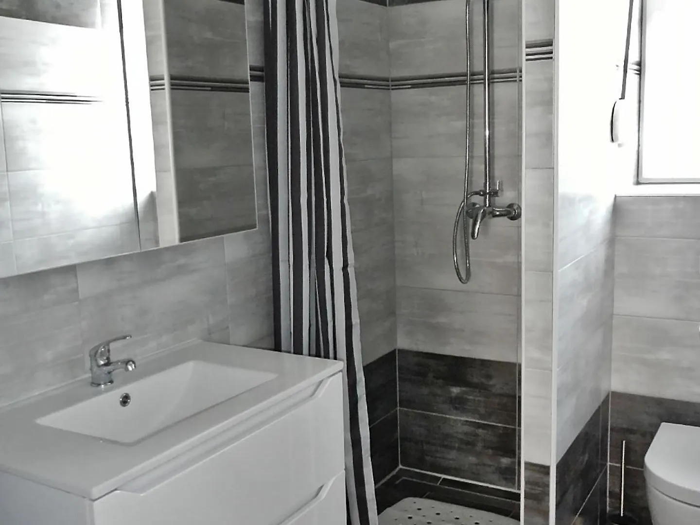 Apartment Erdgeschoss-Ferienwohnung Mit Garten Und Pool Privlaka