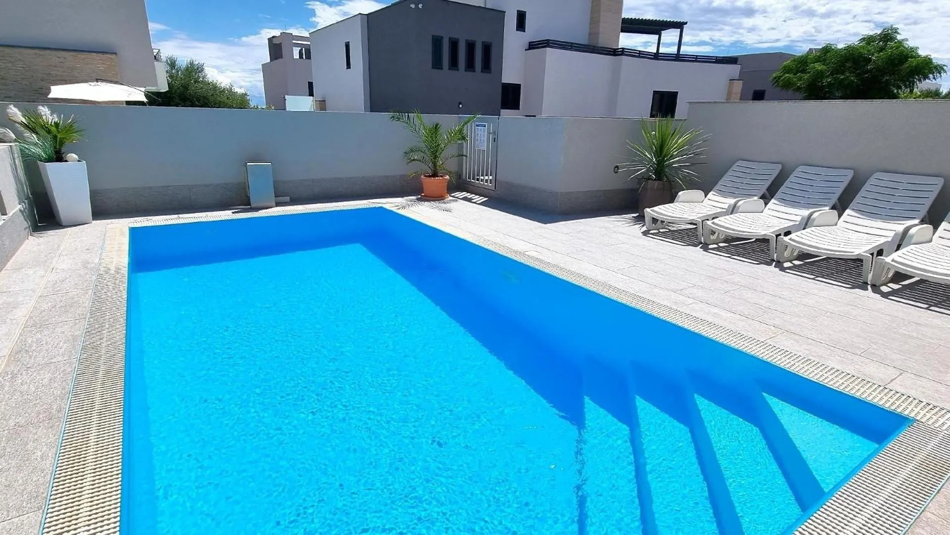 Apartment Erdgeschoss-Ferienwohnung Mit Garten Und Pool Privlaka